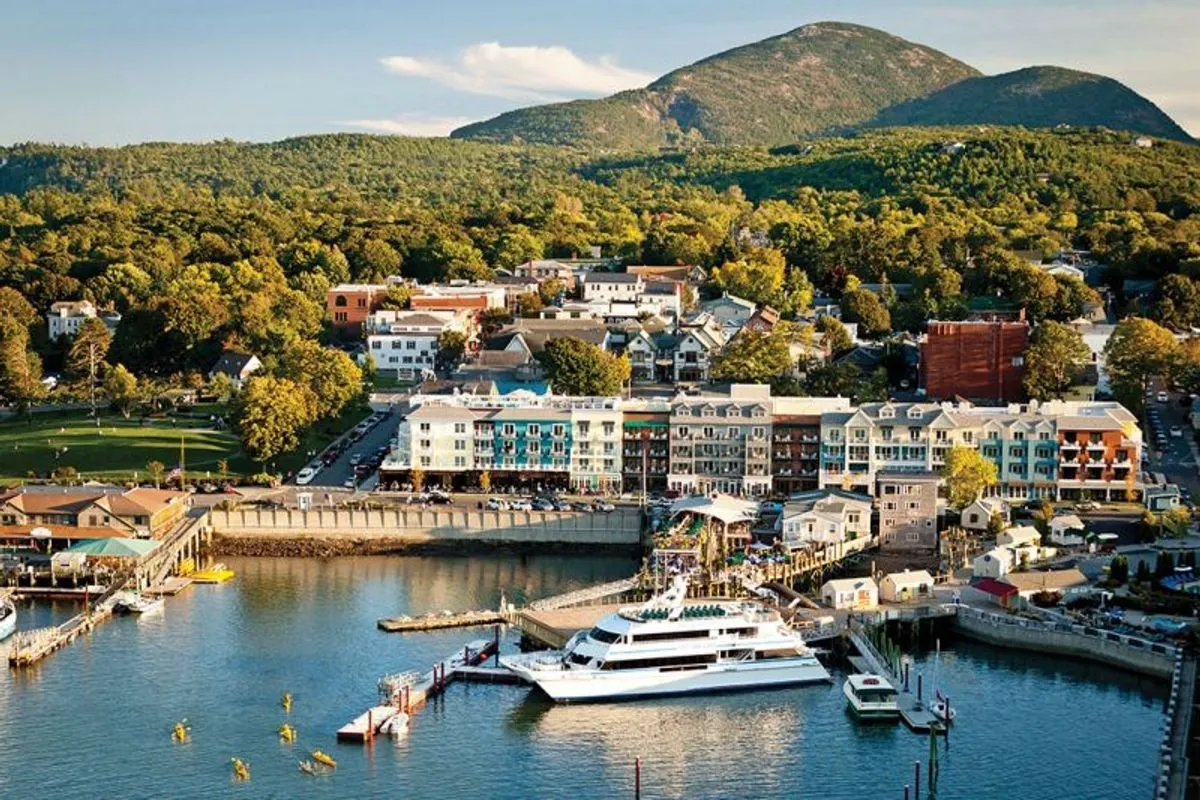 places to stay near acadia national park