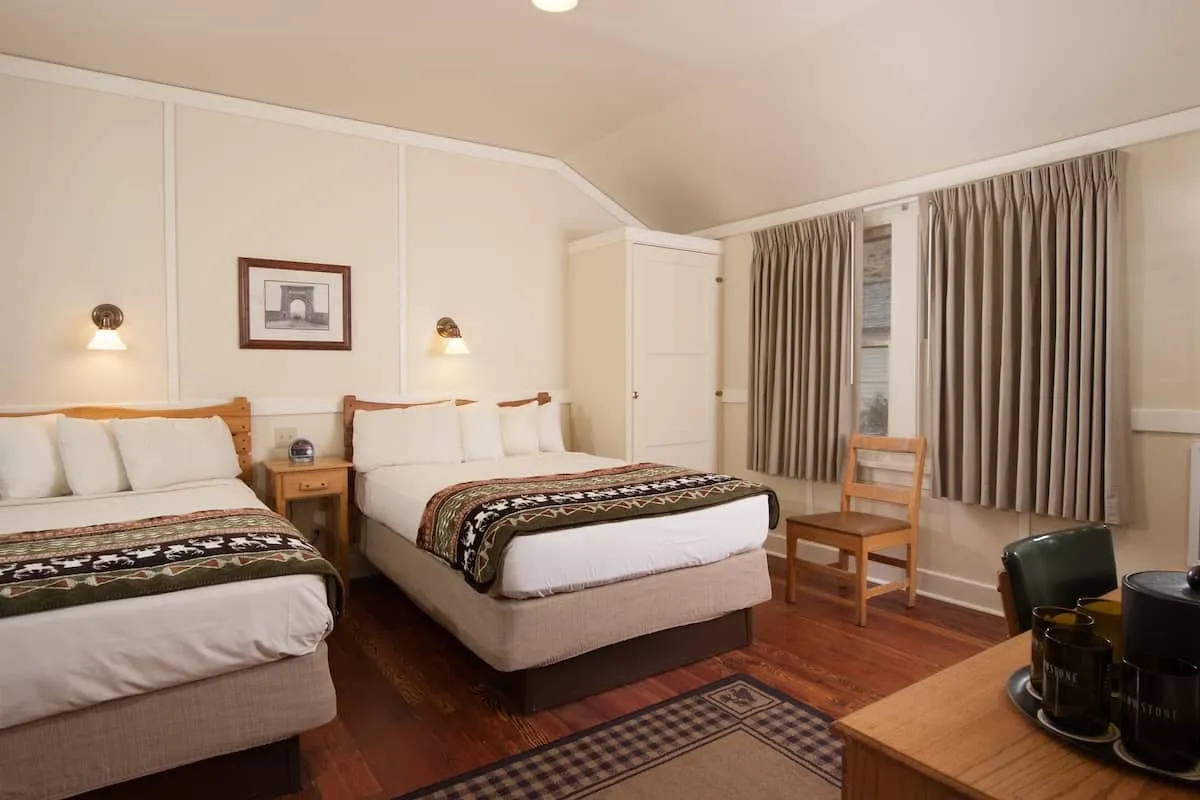 lodging in yellowstone national park