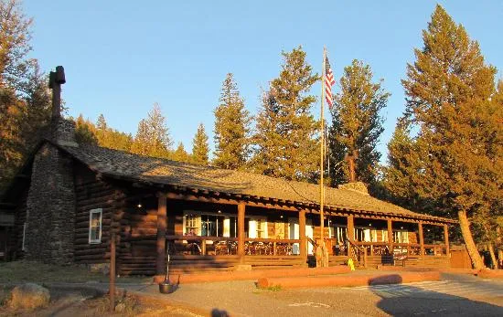 lodging in yellowstone national park