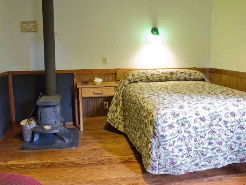 lodging in yellowstone national park