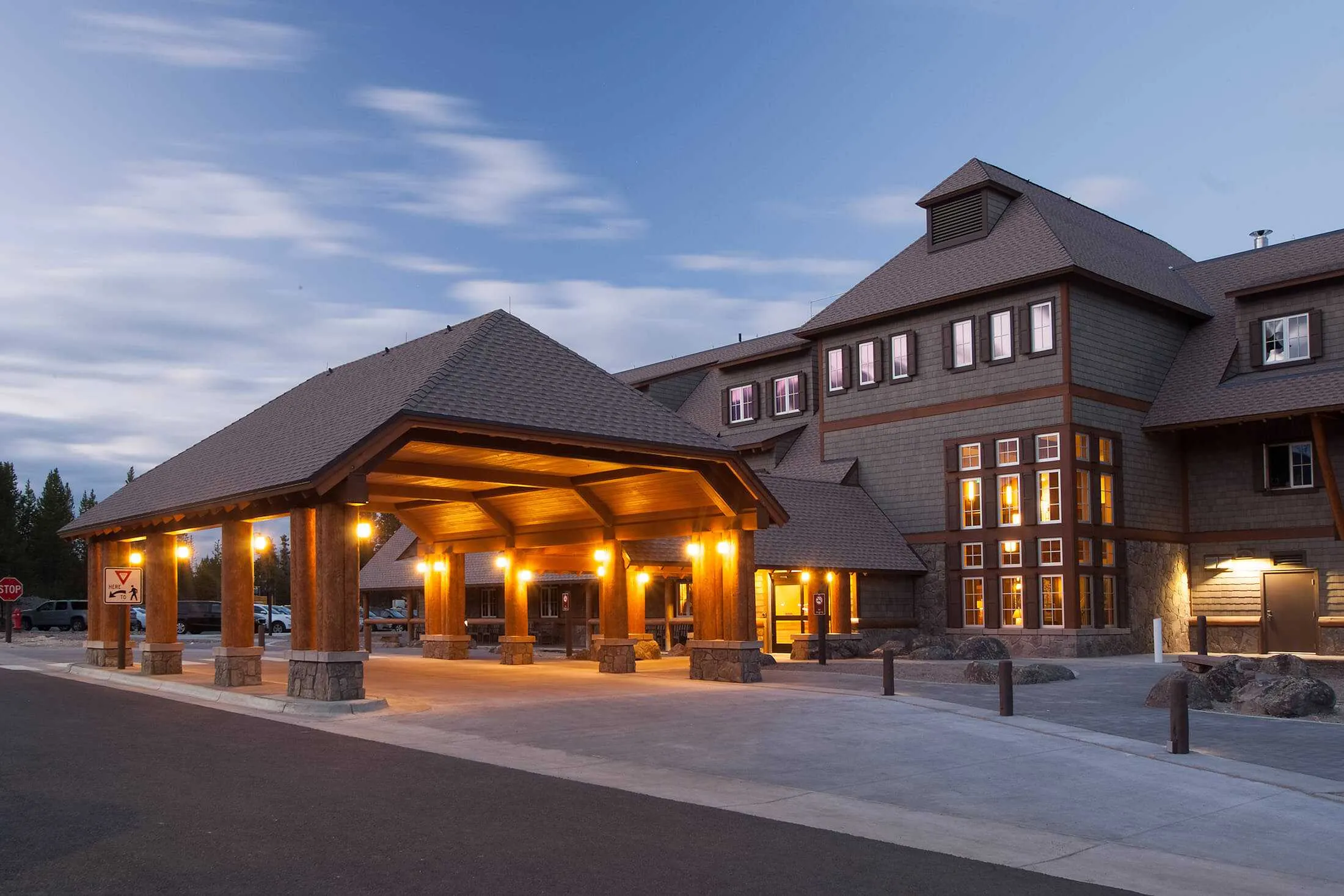 lodging in yellowstone national park