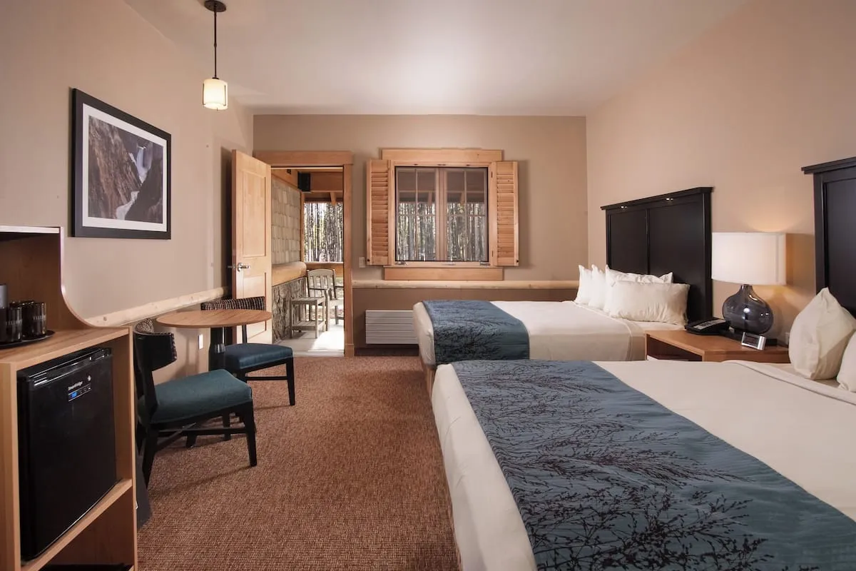 lodging in yellowstone national park