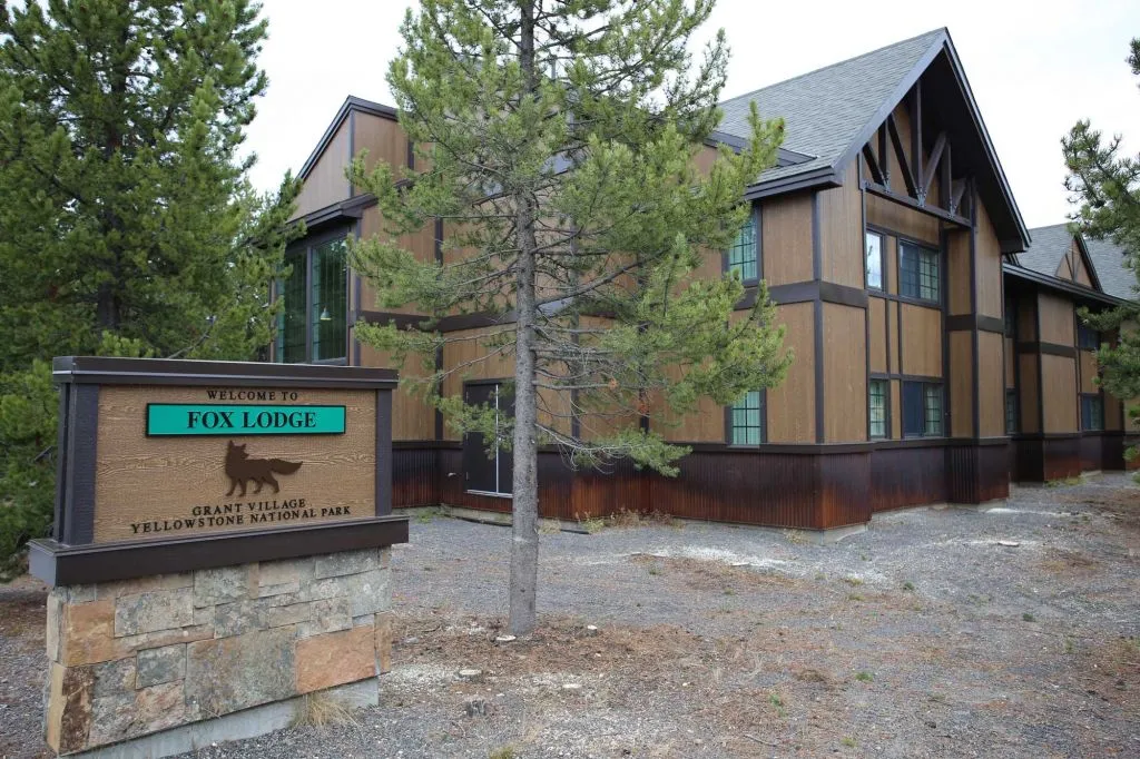 lodging in yellowstone national park