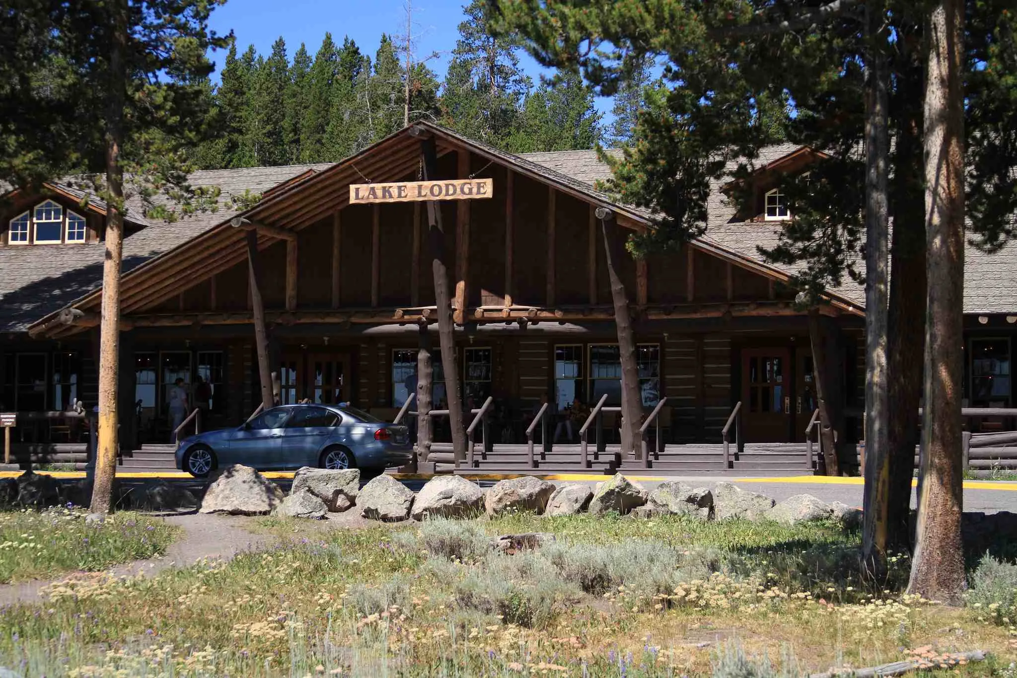 lodging in yellowstone national park