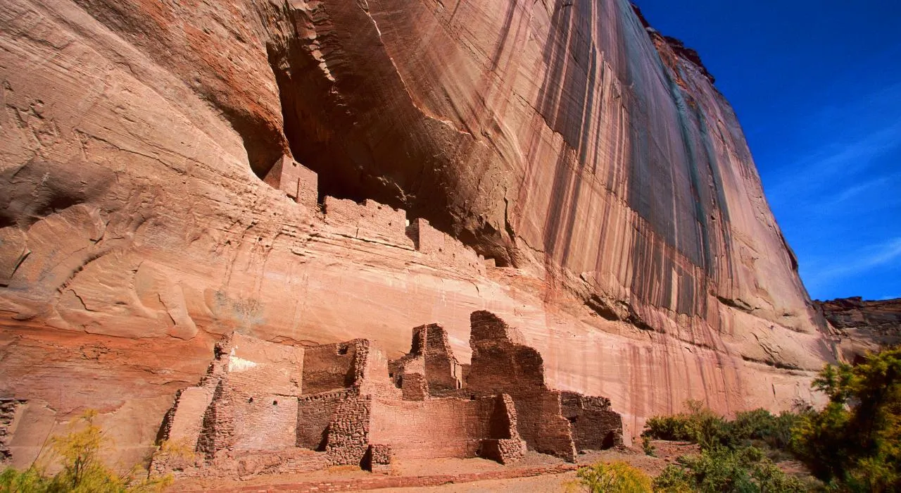 Visiting the Navajo Nation in the Southwest Canyon de Chelly: Exploring Ancient History