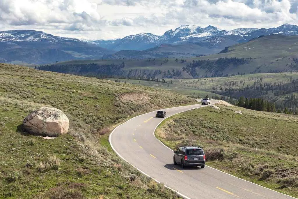 yellowstone national park roads
