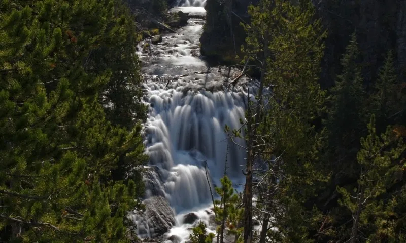 yellowstone national park waterfalls