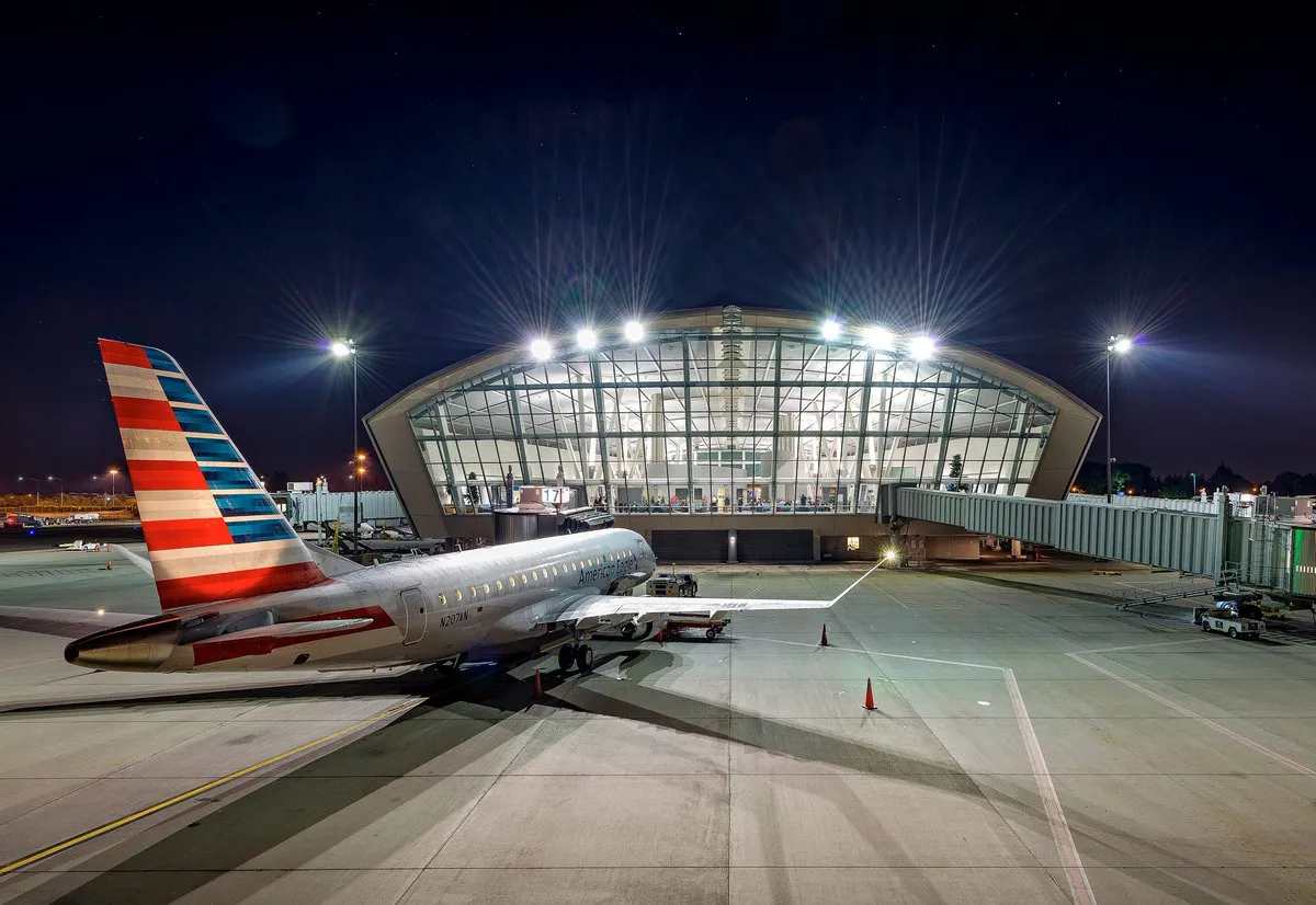 closest airports to yosemite national park
