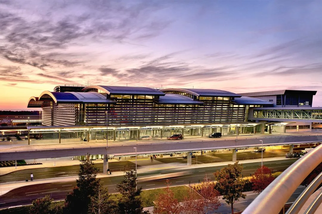 closest airports to yosemite national park