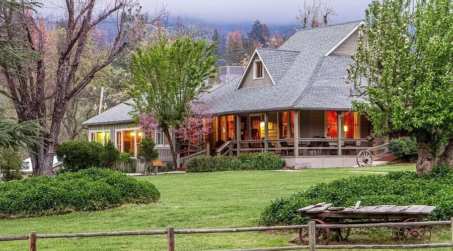 cheap hotels near yosemite