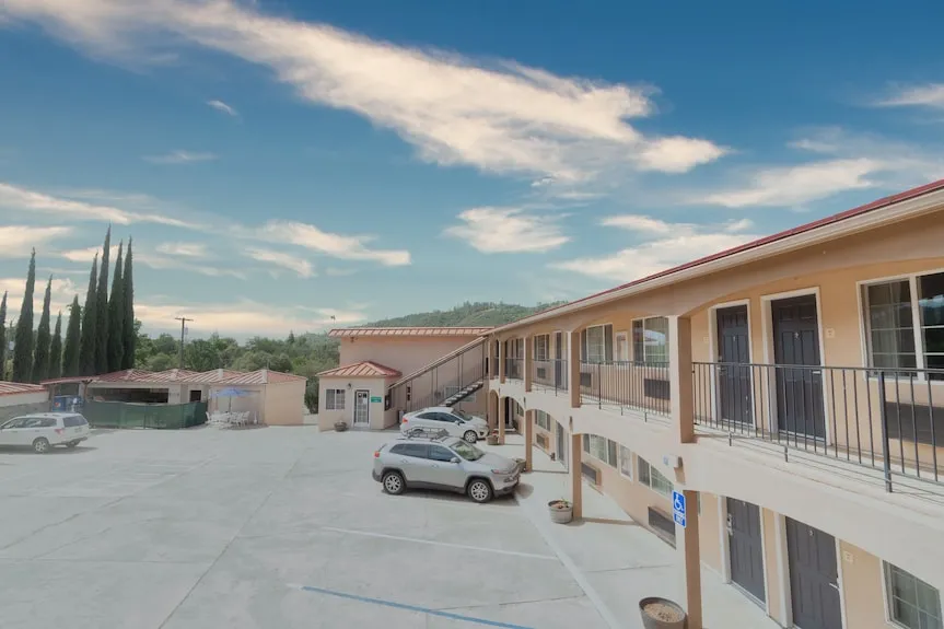 cheap hotels near yosemite