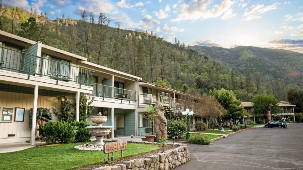 cheap hotels near yosemite