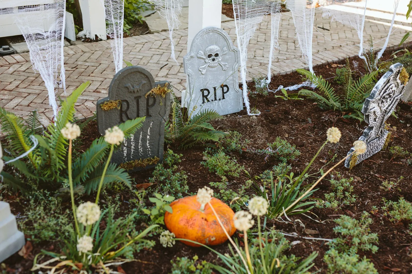 halloween yard decorations