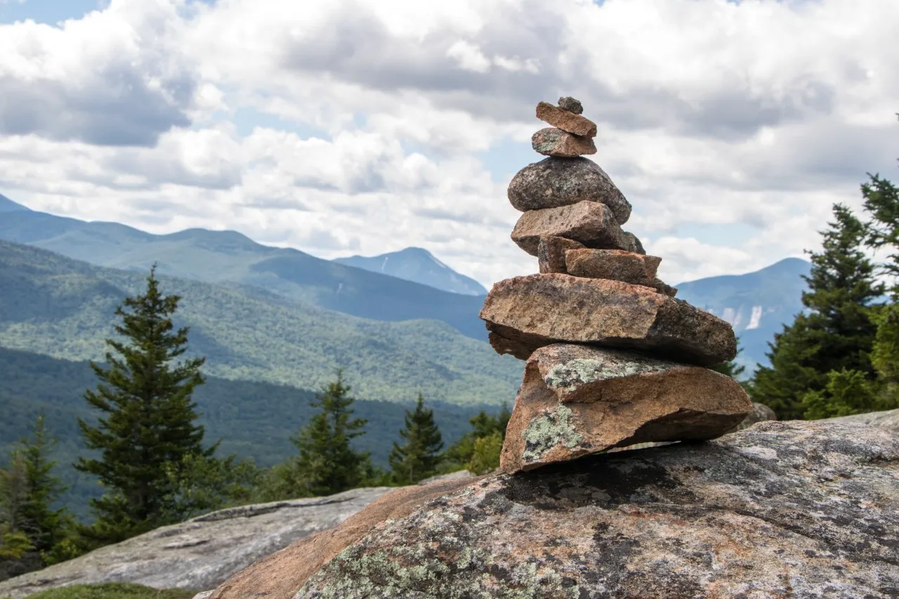 how to read hiking trail signs