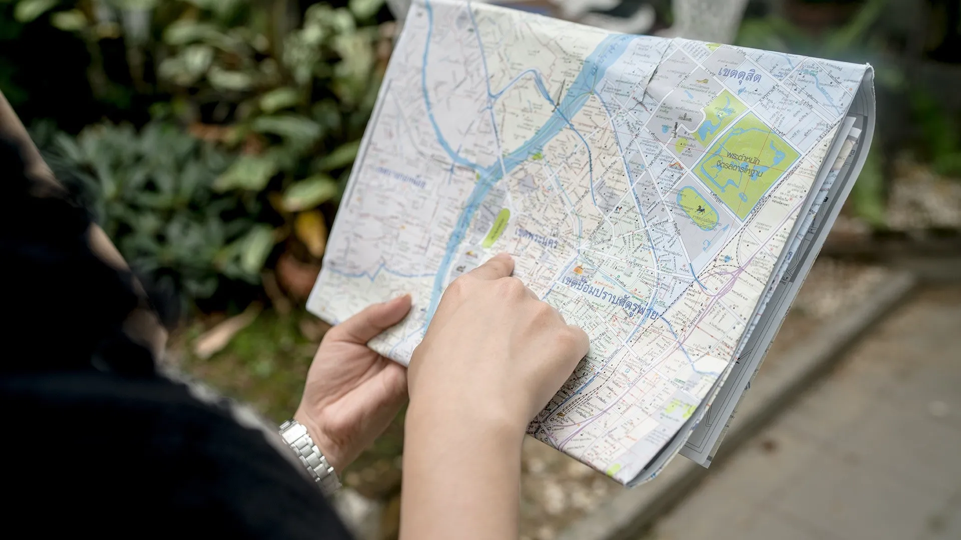 GPS vs map navigation