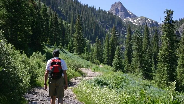 hiking alone safety tips