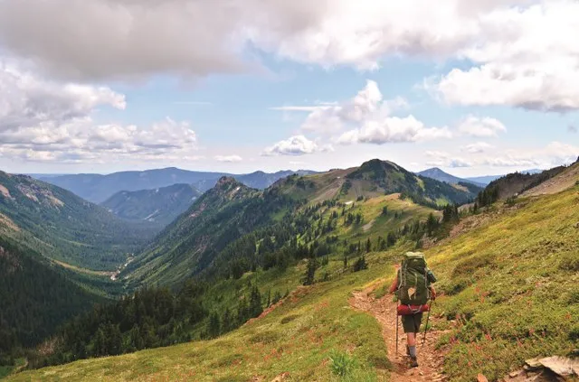 hiking alone safety tips