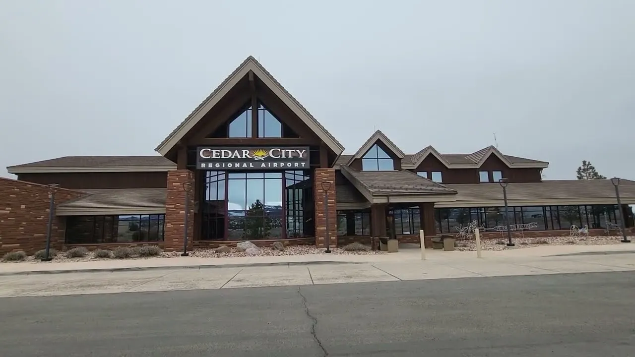 closest airport to zion national park