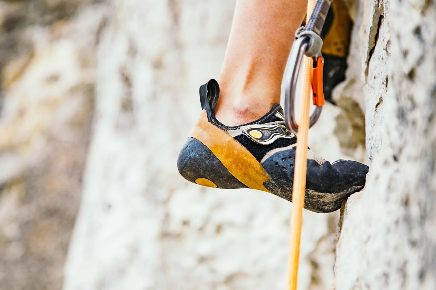 women's mountain climbing gear